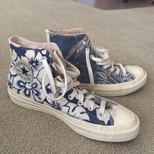 High top Converse Women’s New Blue and White Flower